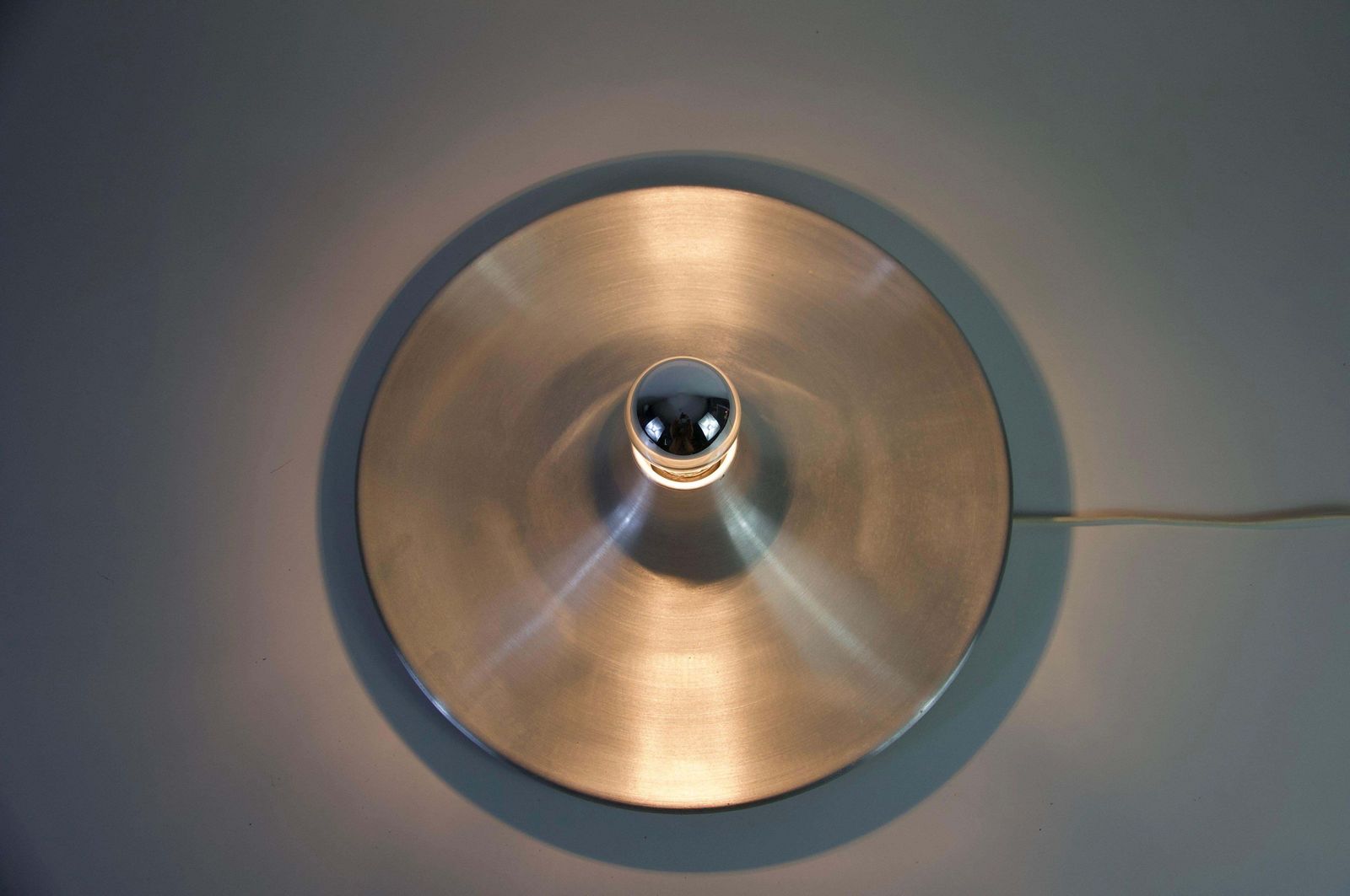 photo vintage Chromen schijfvormige wandlamp of plafondlamp, Italië, ca. jaren 1960