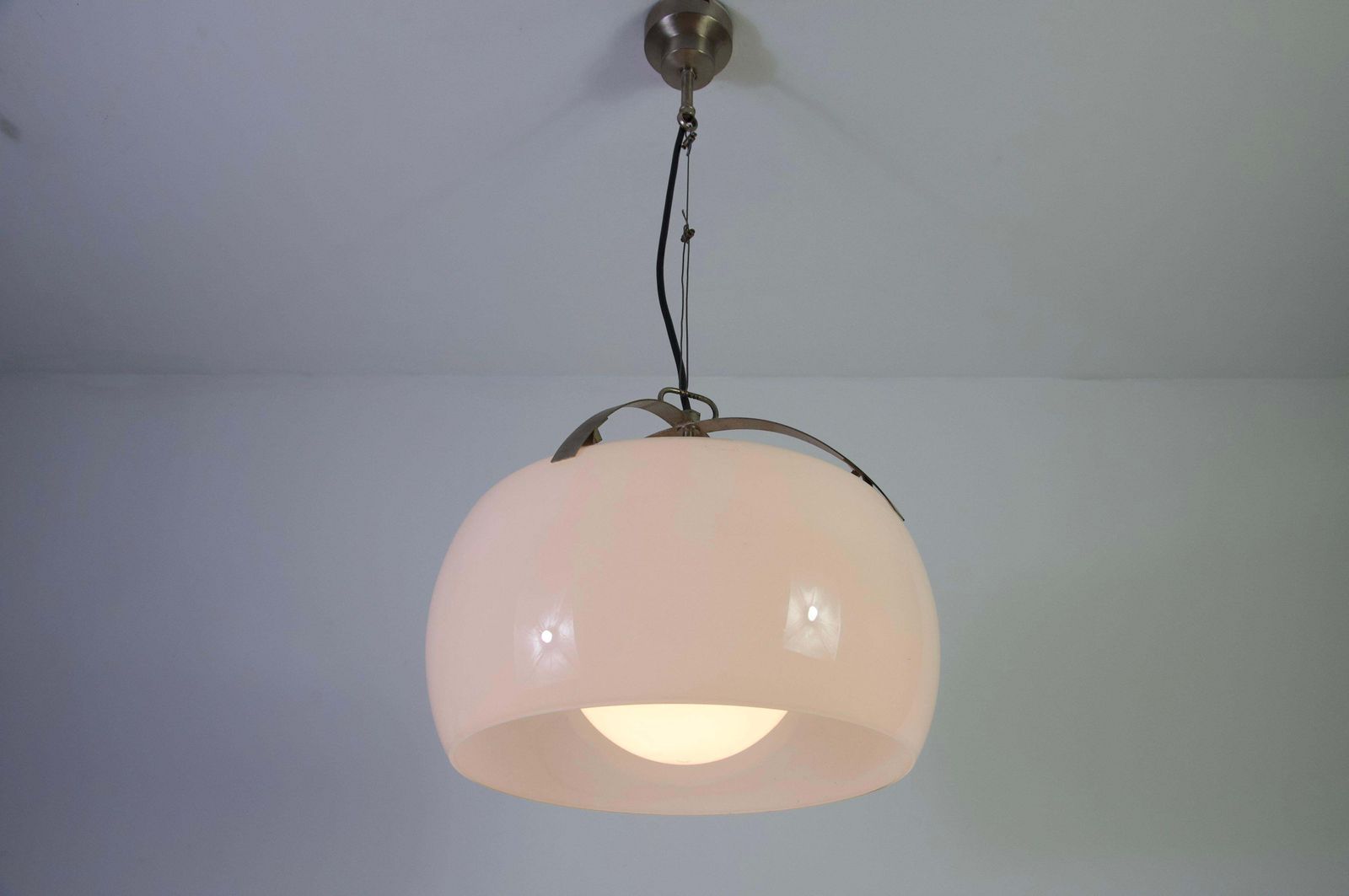 'Omega' Hanglamp van Vico Magistretti voor Artemide, Italië, 1960 photo furniture