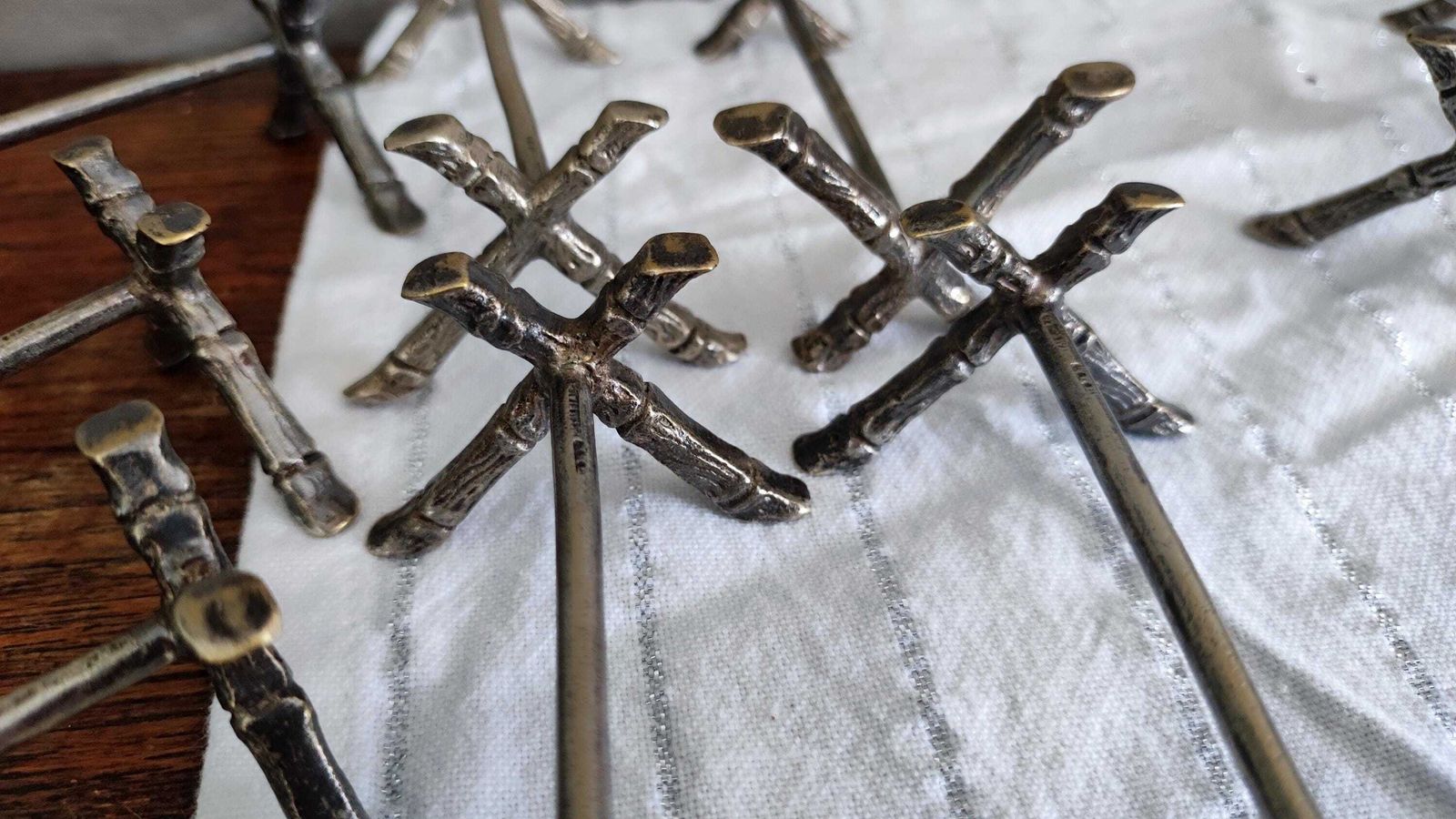 Ensemble de 12 porte-couteaux Art déco français en métal argenté, avec poinçon photo vinterior