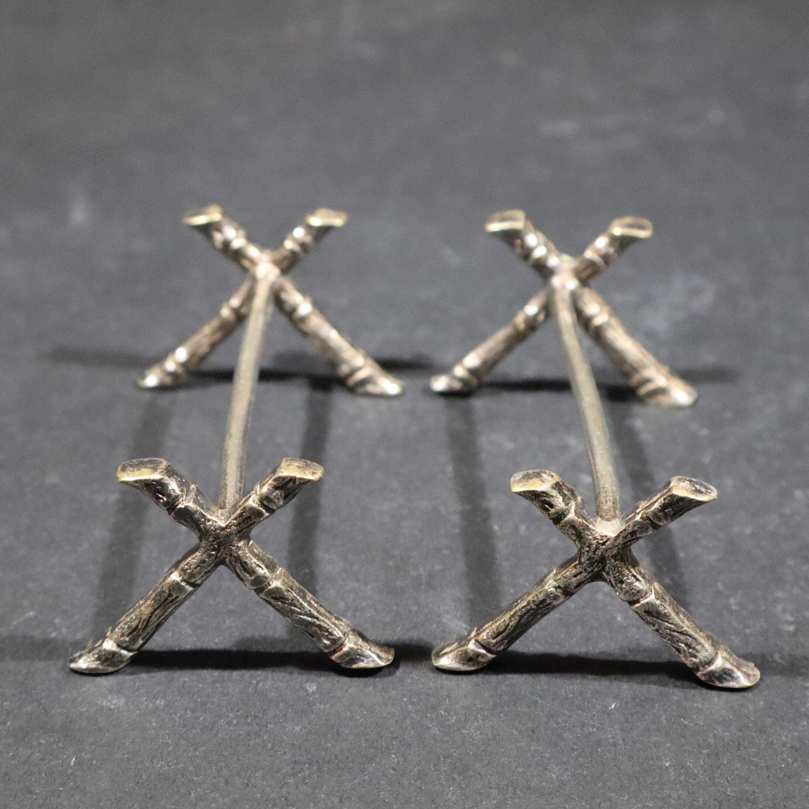 153.0 Ensemble de 12 porte-couteaux Art déco français en métal argenté, avec poinçon photo