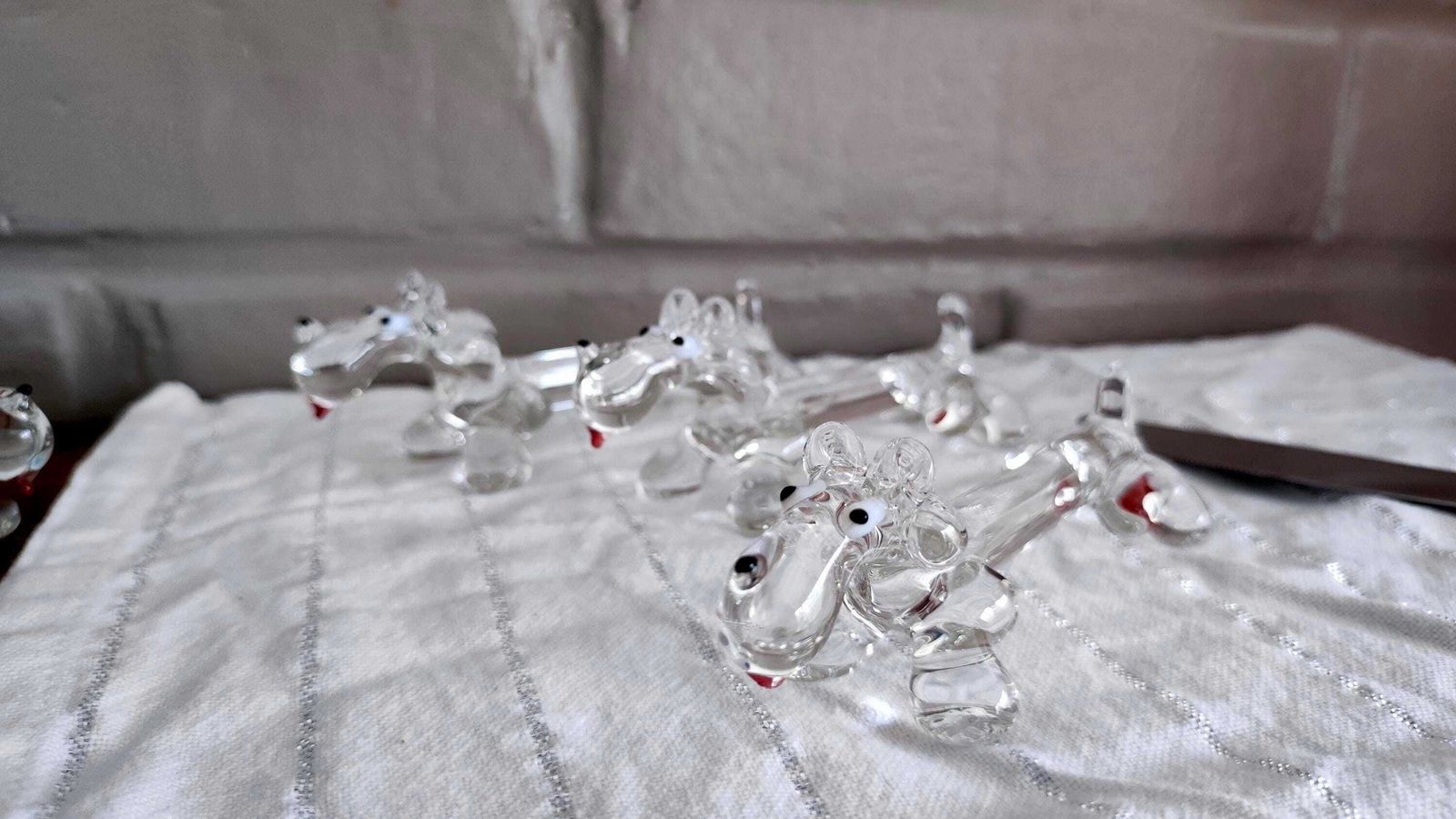 Lot de 10 porte-couteaux en cristal français, figurines de bassets, années 1950