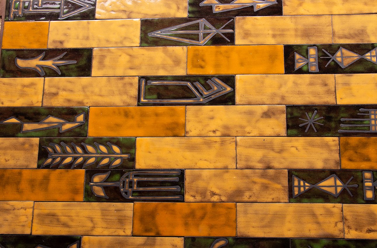 Table basse en céramique émaillée, pied en acier, par Jean Garbero, Vallauris, 1950 photo vintage