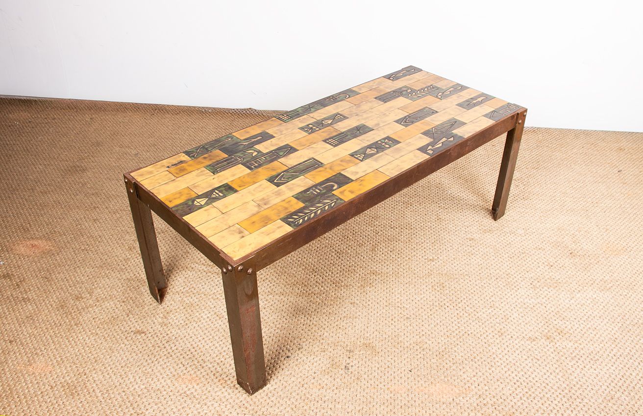 photo buy Table basse en céramique émaillée, pied en acier, par Jean Garbero, Vallauris, 1950