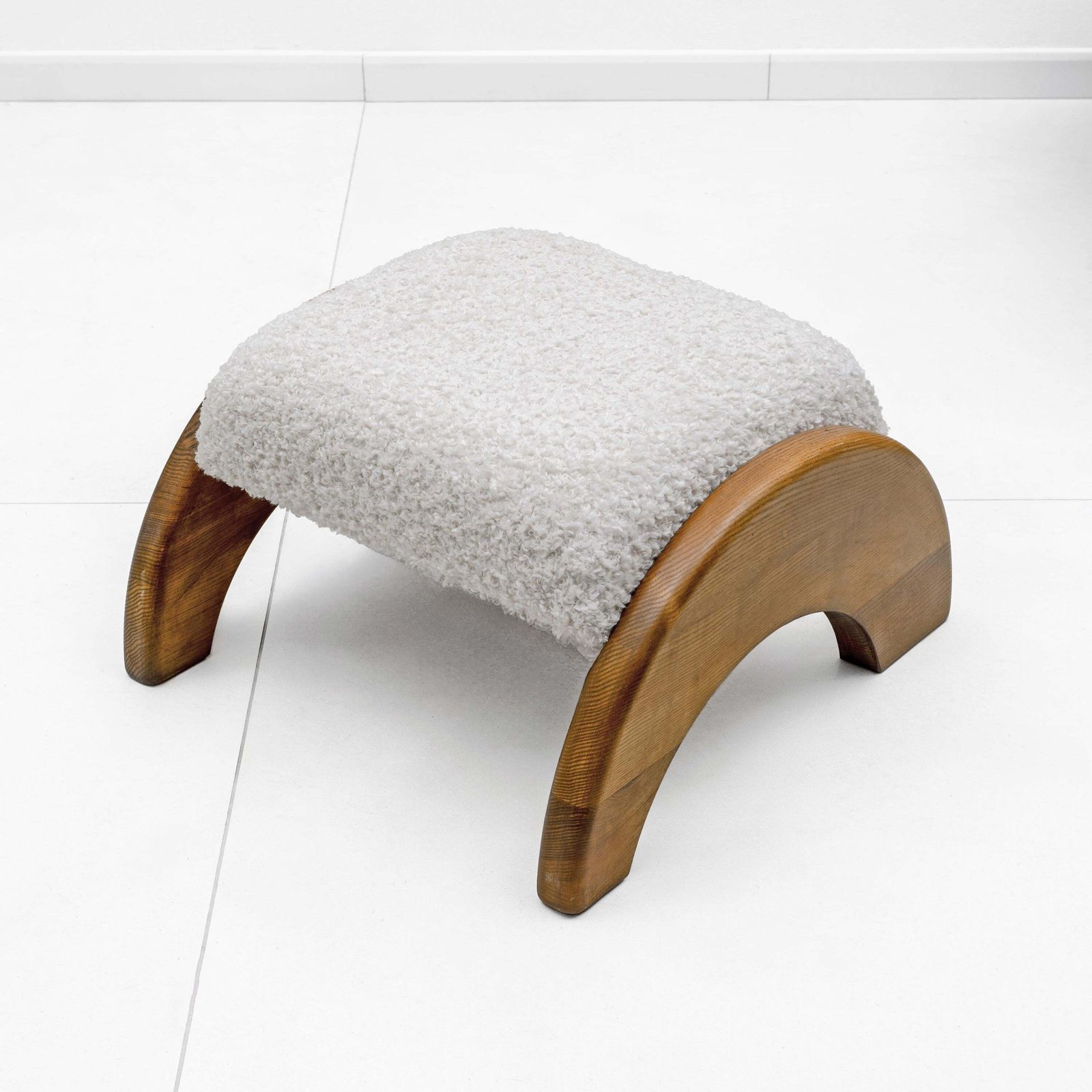 Lounge Chair en Ottoman Set in Gebogen Hout en Ivoor Bouclé photo 2945.0