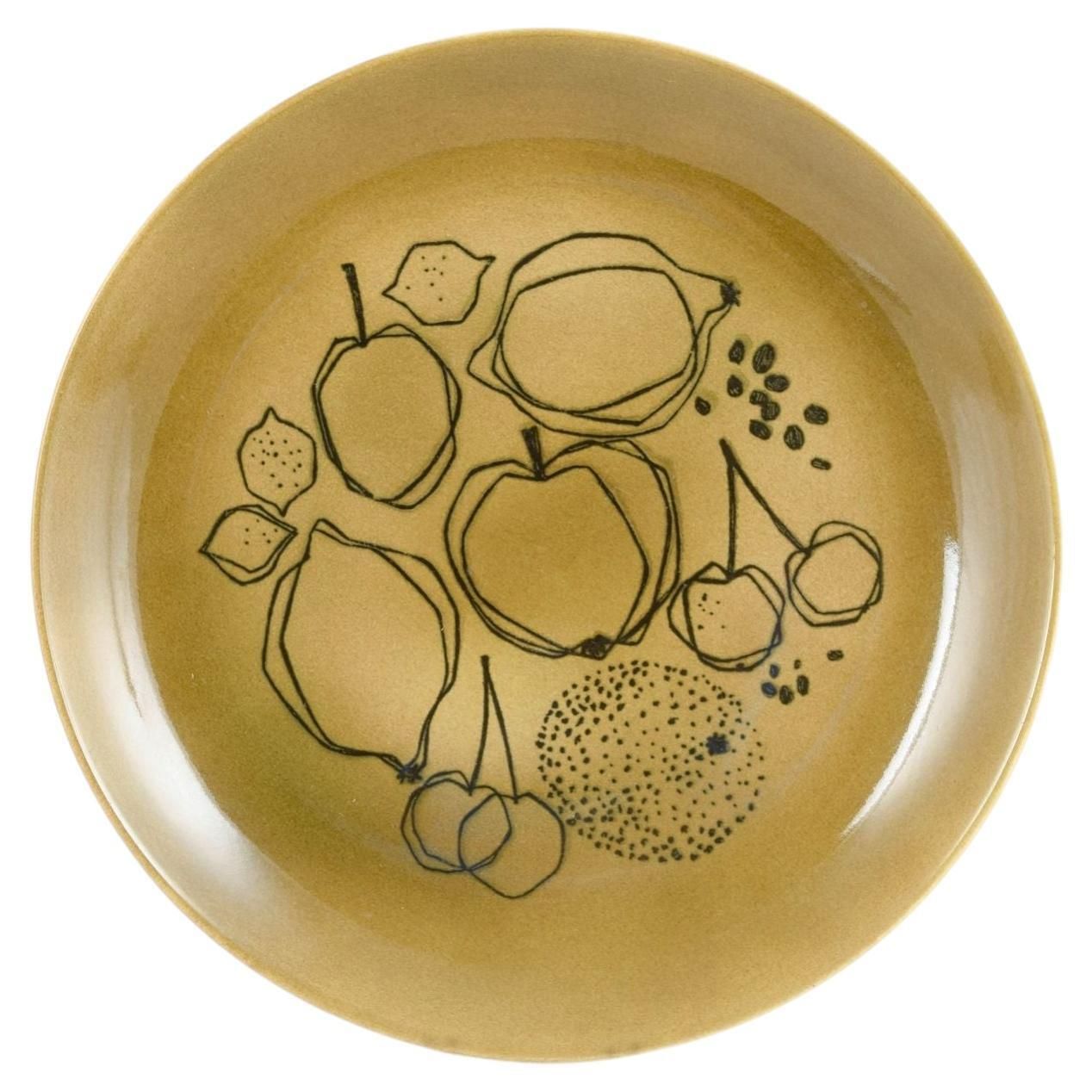 Grand plat en céramique Gunvor Olin Grönqvist pour Arabia, motif de fruits graphique.