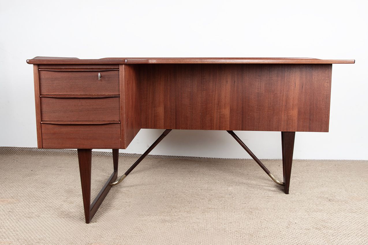 Bureau scandinave en teck et laiton « Boomerang », par Peter Lovig Nielsen, 1968. photo for sale