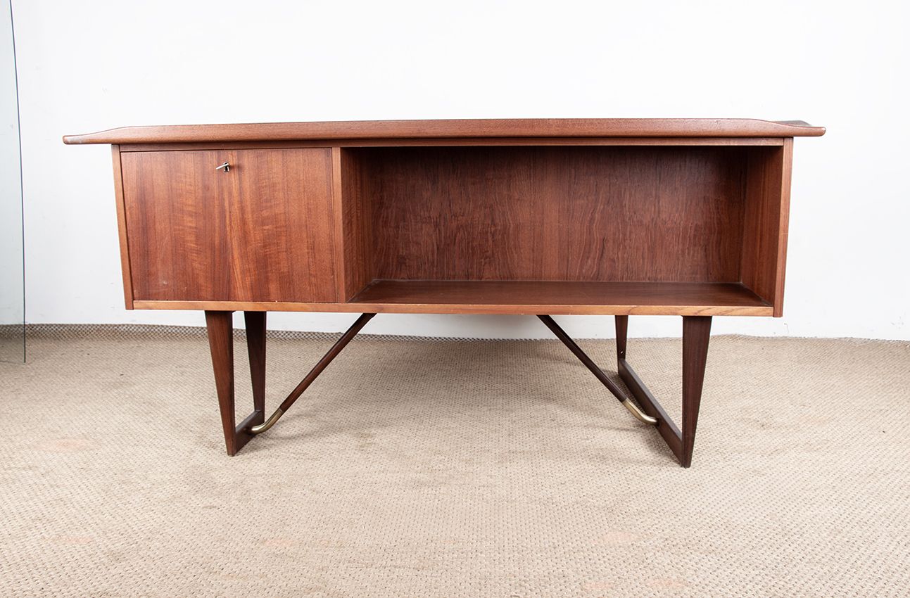 photo vintage Bureau scandinave en teck et laiton « Boomerang », par Peter Lovig Nielsen, 1968.