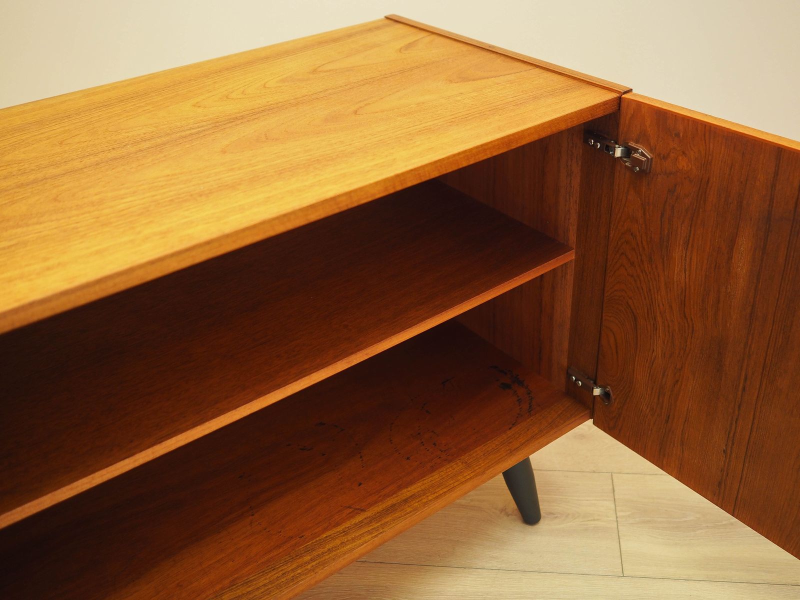 photo vinterior Teakhouten kast, Deens design, jaren 1970, gemaakt in Denemarken