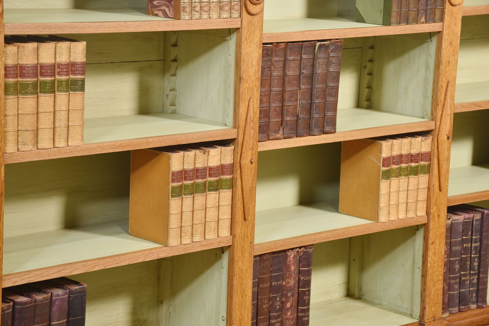 photo furniture Large 19th Century Oak Open Bookcase