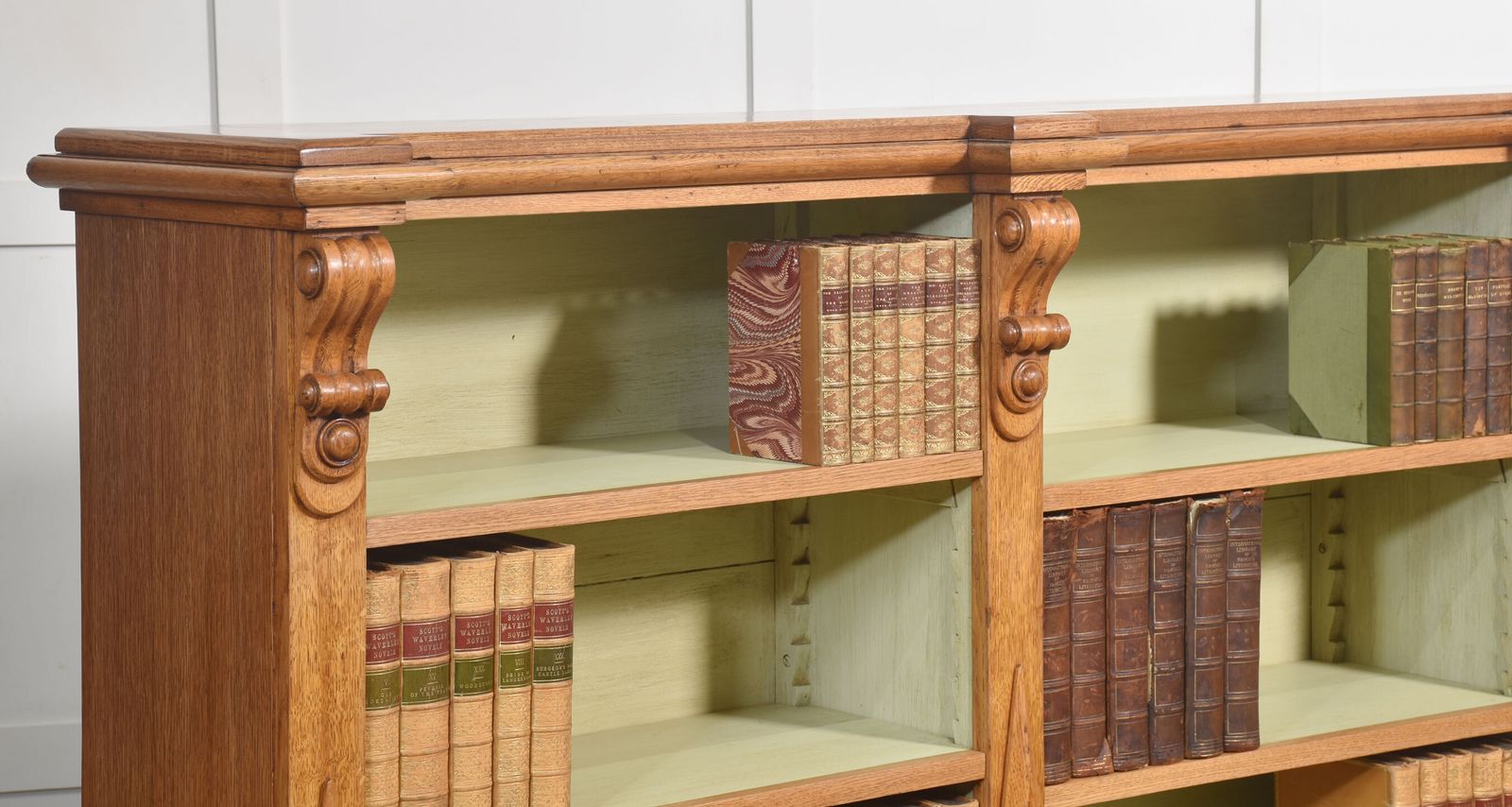 photo vinterior Large 19th Century Oak Open Bookcase