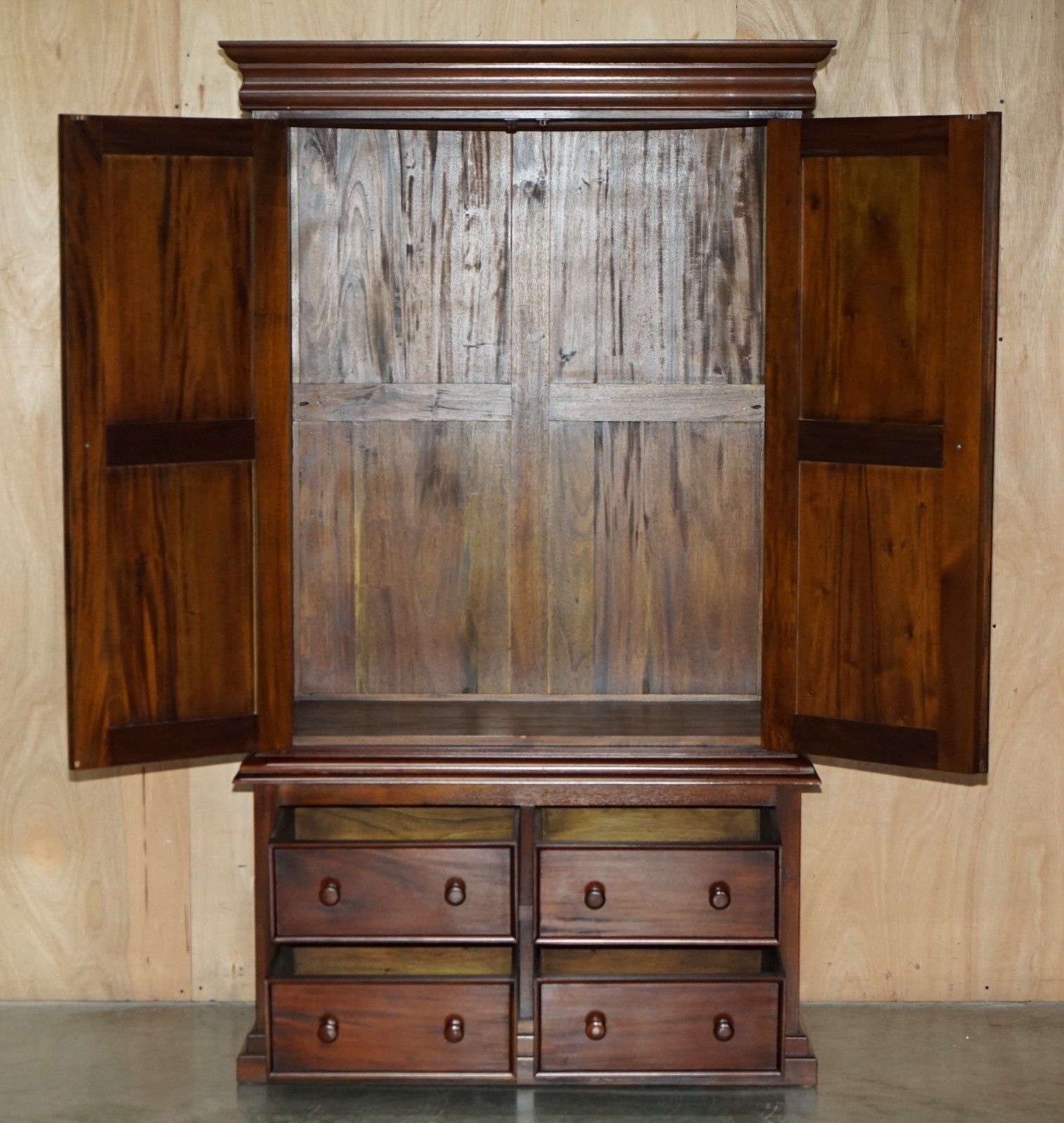 photo vintage Solid Hardwood Two Door Double Wardrobe With Four Drawer Folded Clothes Base