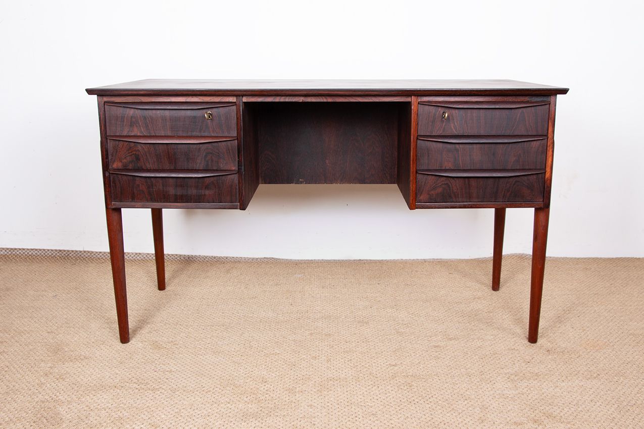 Bureau danois en palissandre, pieds en teck, par Johannes Andersen, 1960. photo furniture