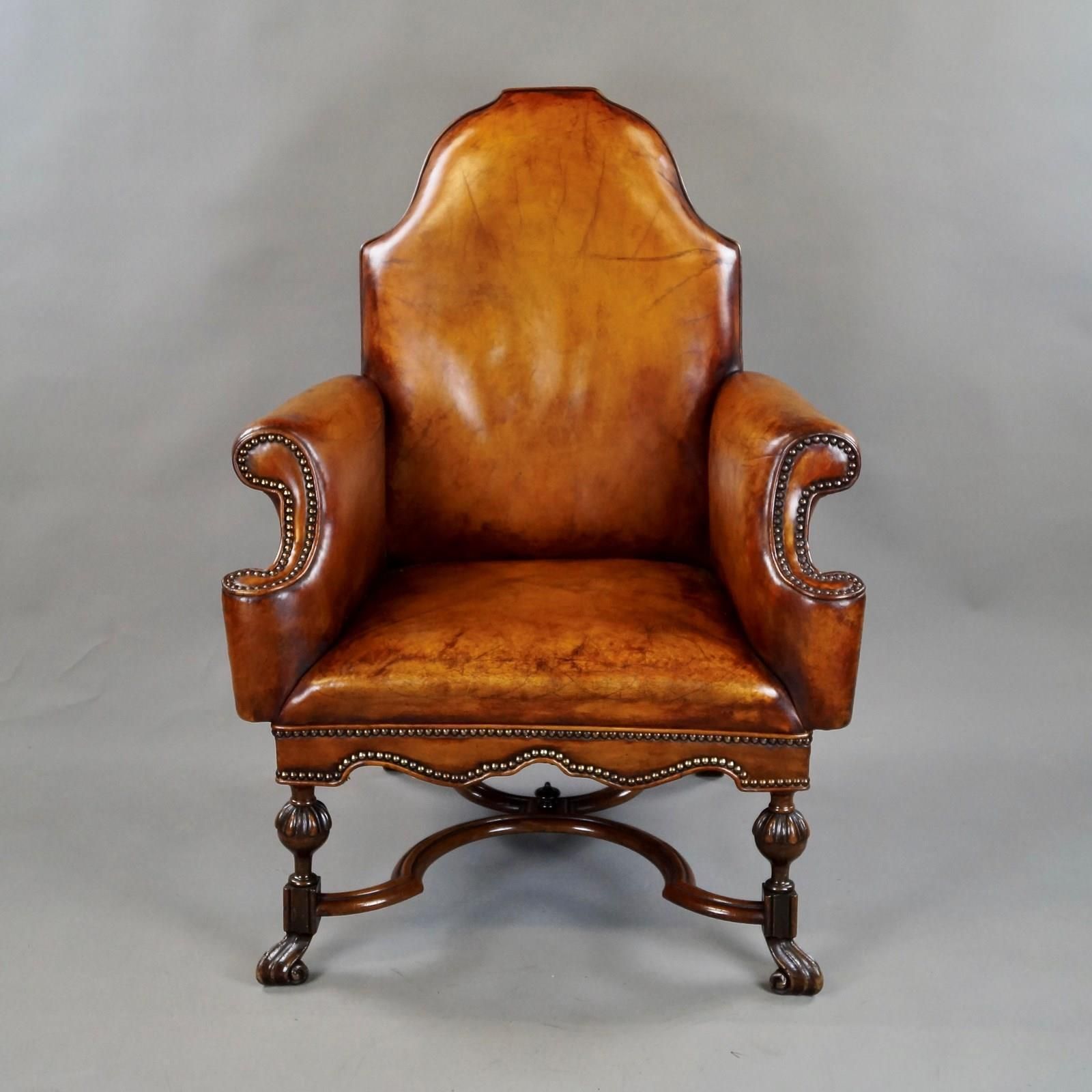Fauteuil in 18e-eeuwse stijl, walnoot en leer photo 2450.0
