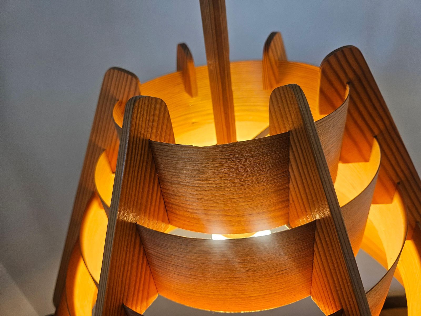 photo furniture Rare grande suspension en bois mid-century, Hans Agne Jakobsson, Suède, années 1960