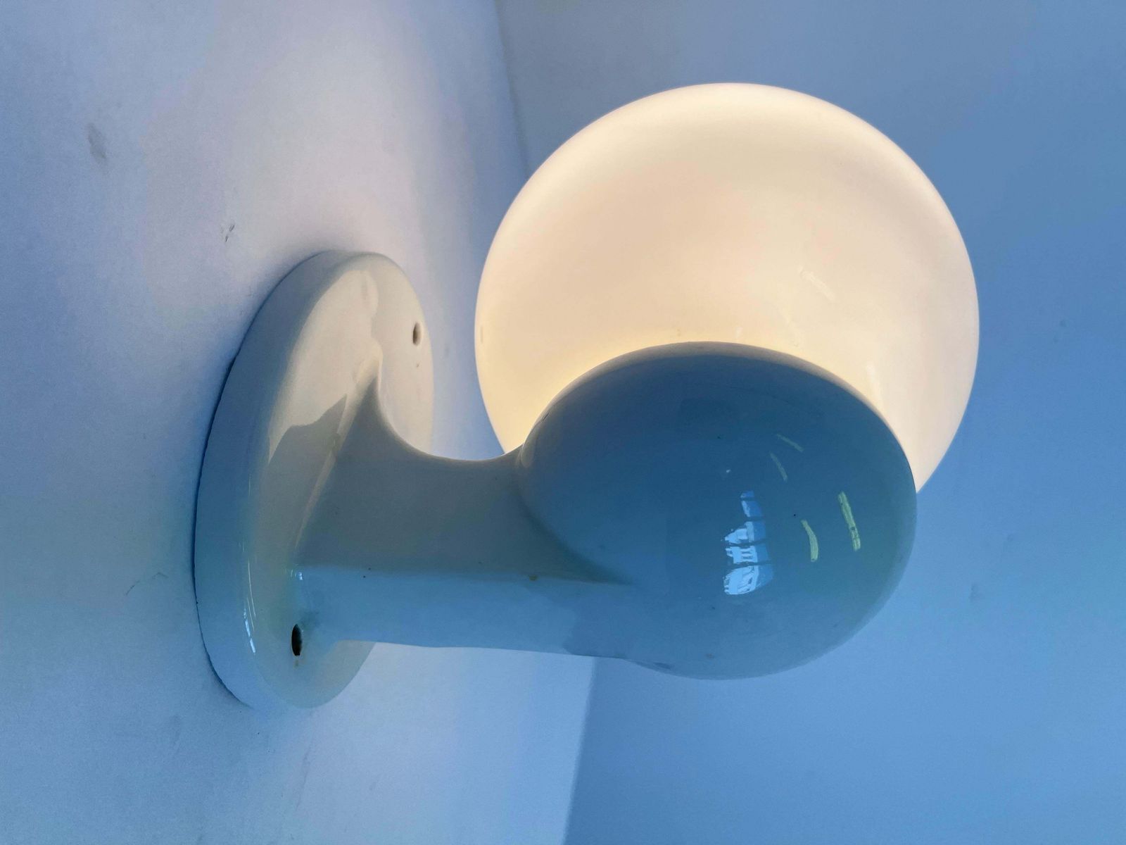 Paar Design Porseleinen en Glazen Bauhaus Wandlampen   jaren 1930 photo Verlichting
