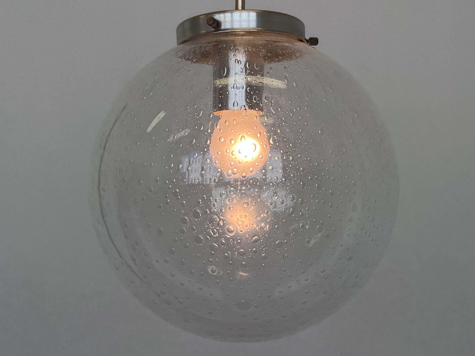Paire de suspensions en verre soufflé bullé mid-century, Tchécoslovaquie, années 1970 photo for sale