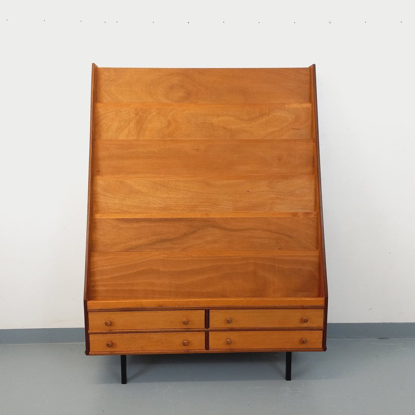 Opbergkast met houten boekenkast en lades photo furniture