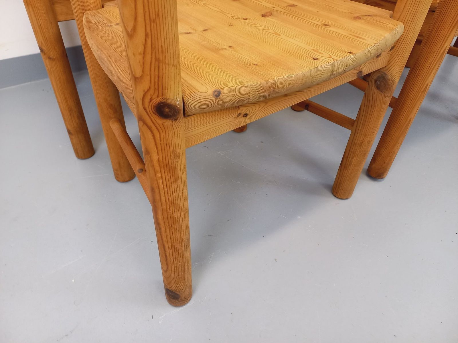 Meubels 6 Rainer Daumiller Grenen Stoelen Met Armleuningen photo