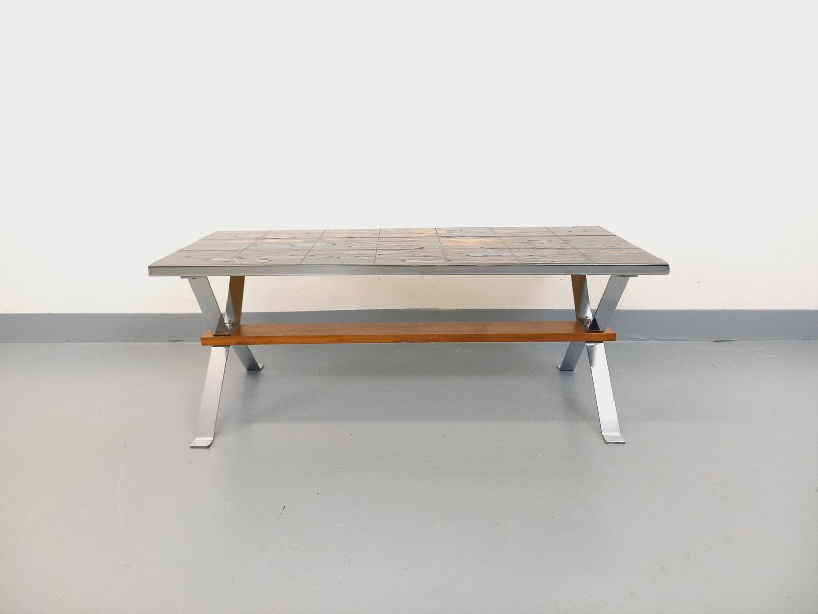 Salontafel in keramiek, verchroomd metaal en hout photo Meubels