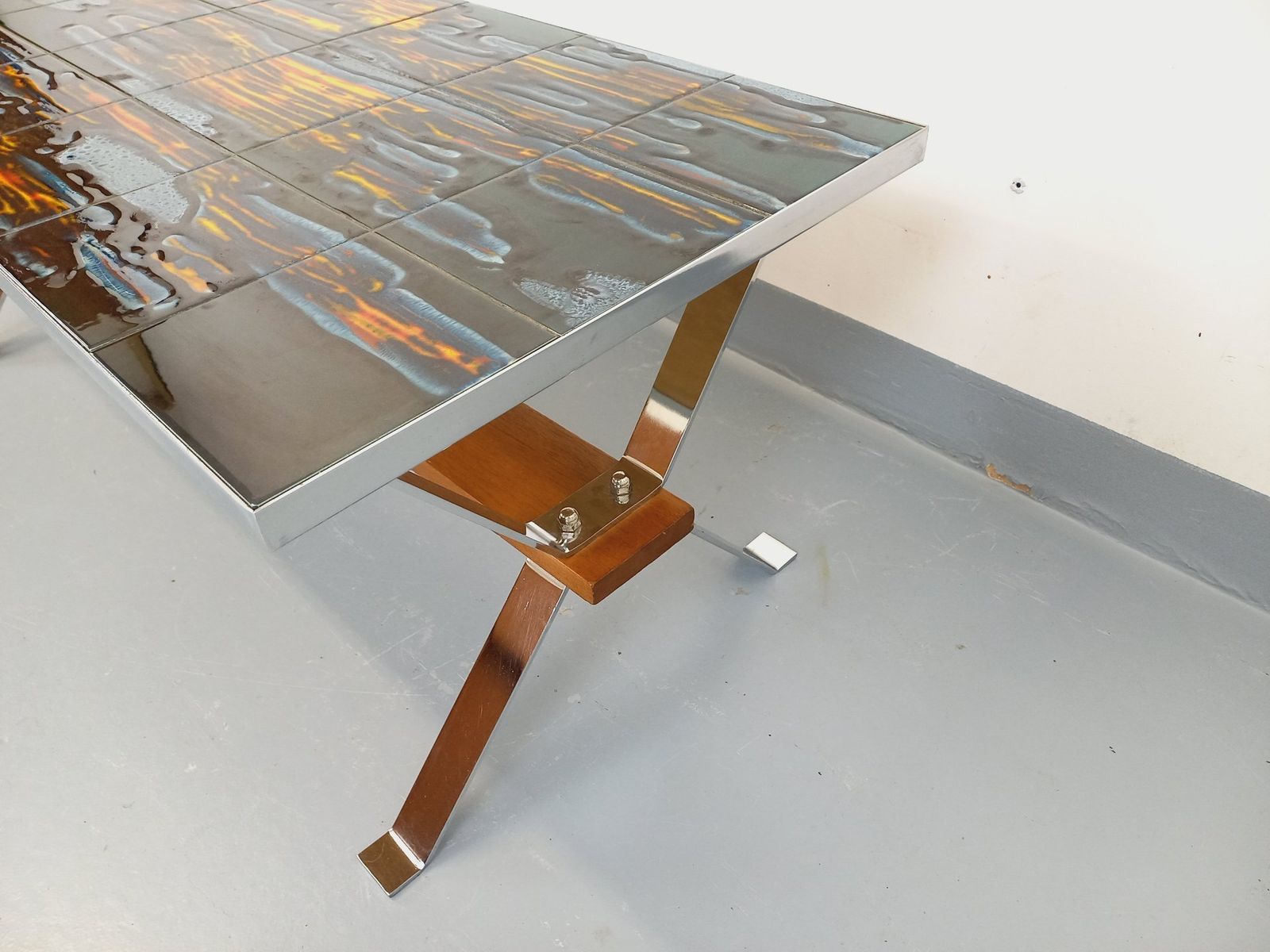 Salontafel in keramiek, verchroomd metaal en hout photo vintage