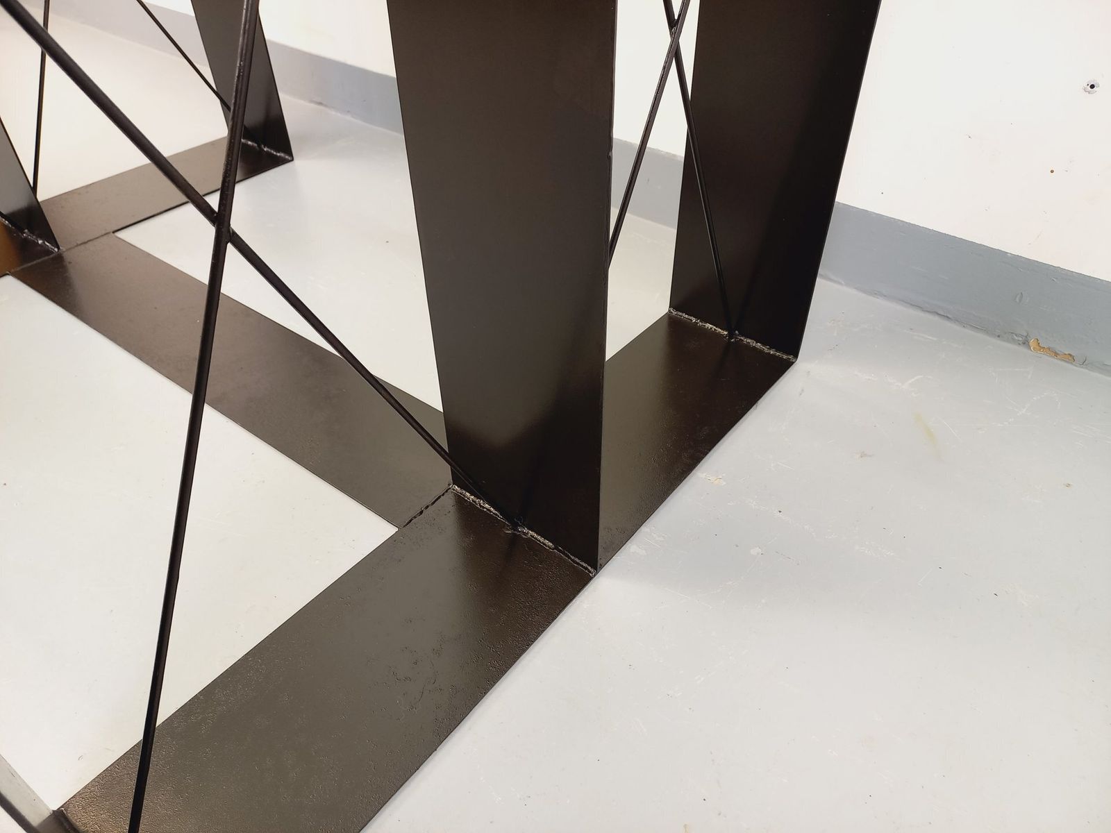 photo vinterior Rectangular High Table In Glass And Black Metal