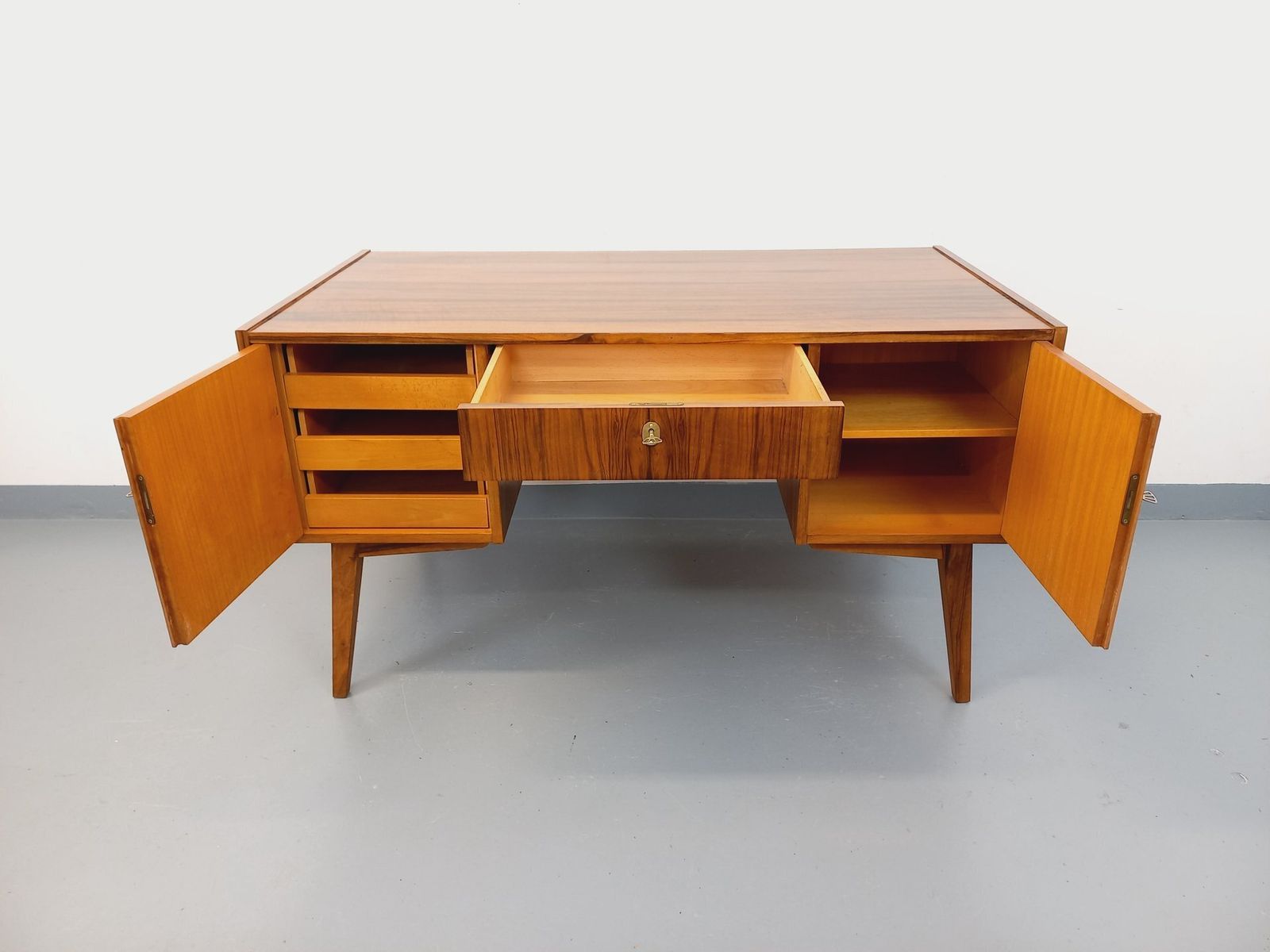 Scandinavisch Dubbelzijdig Bureau in Palissander photo Meubels