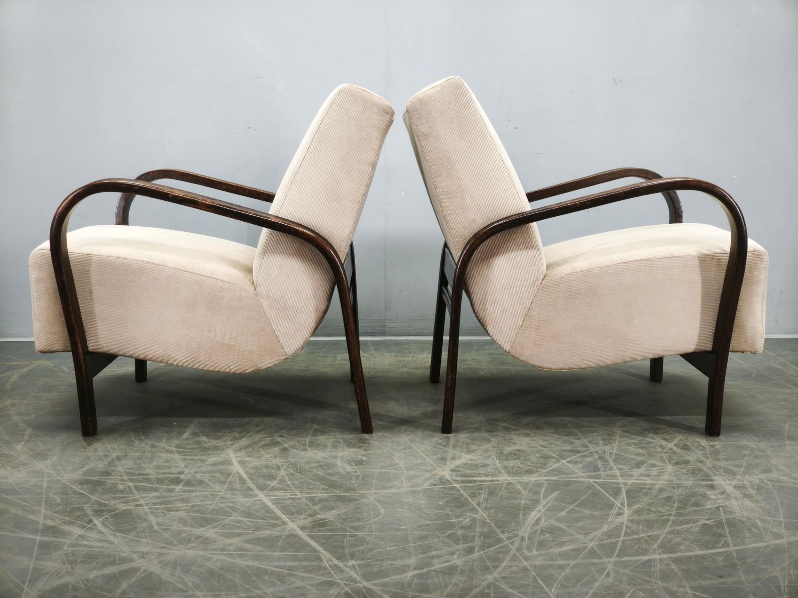 1878.0 Paire de fauteuils Kropáček & Kozelka pour Interiér Praha, années 1940 photo