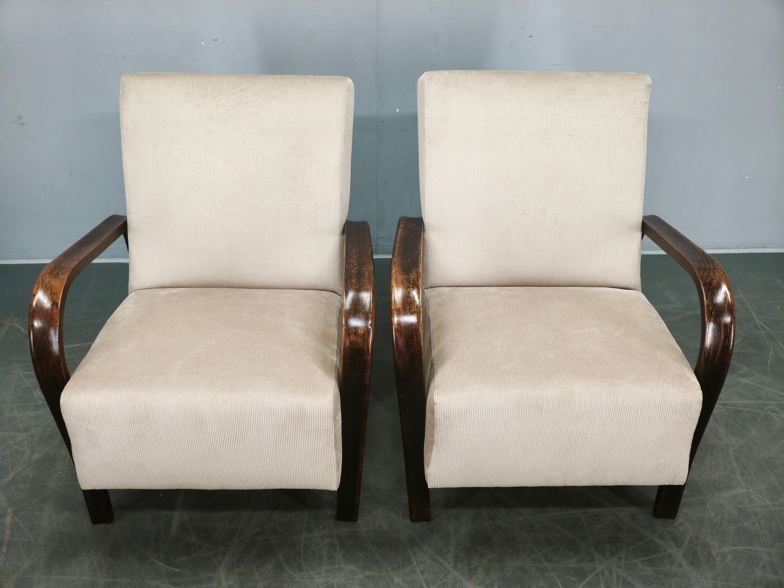photo vinterior Paire de fauteuils Kropáček & Kozelka pour Interiér Praha, années 1940