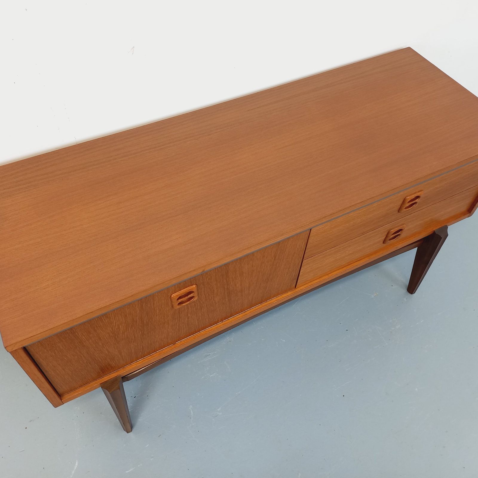 photo for sale Klein Scandinavisch teakhouten dressoir