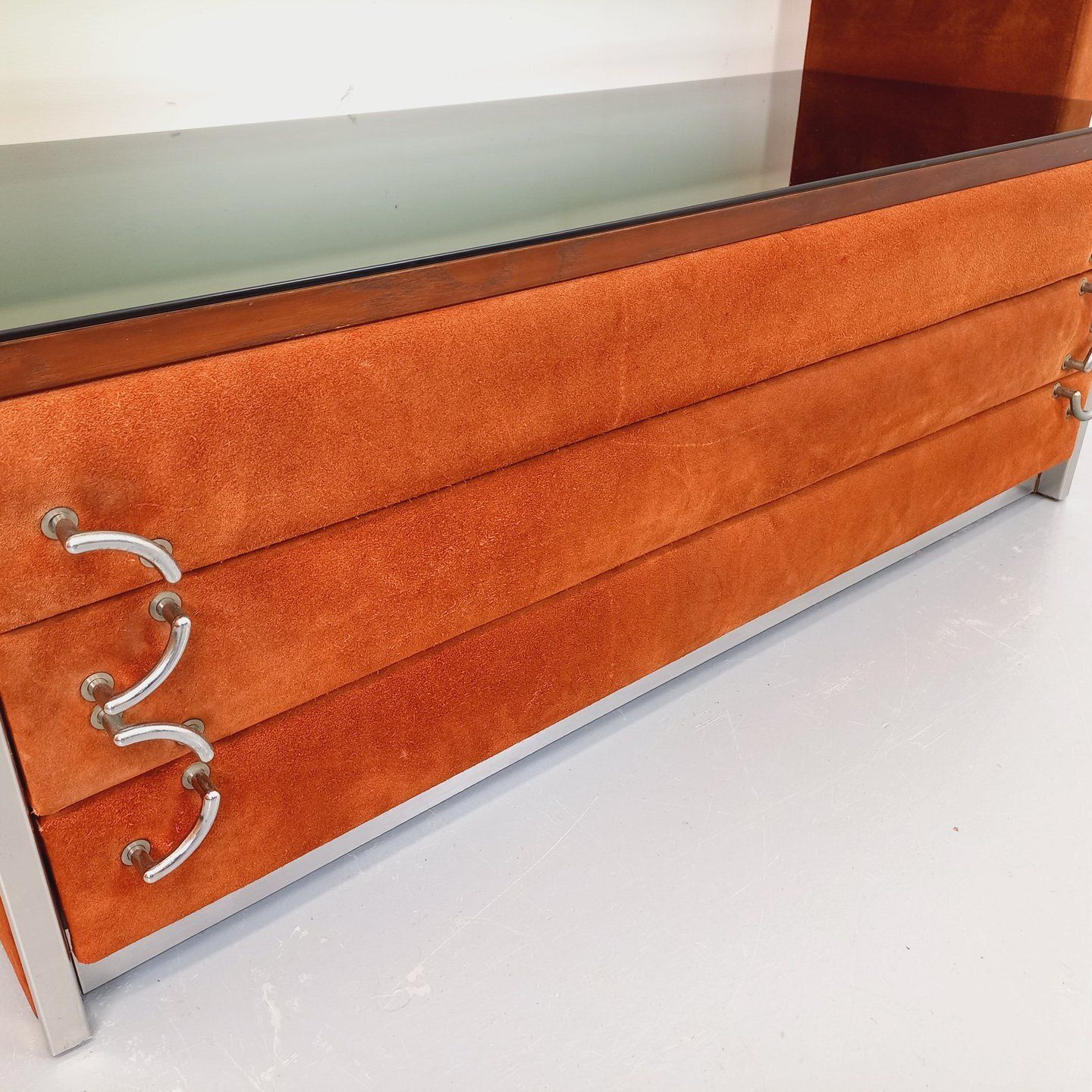 photo furniture Space Age Kaptafel in Fluweel, Chroom en Gerookt Glas