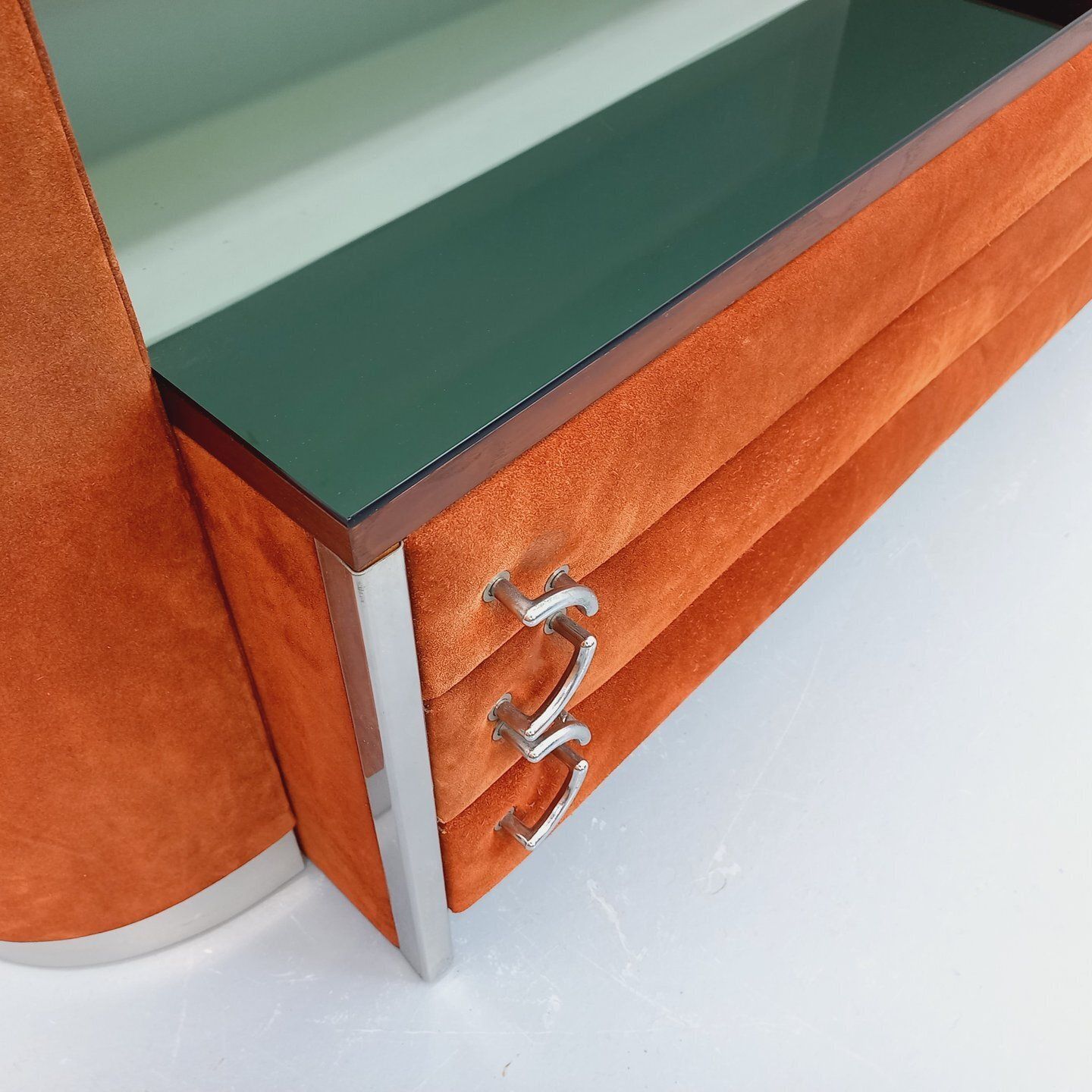 photo buy Space Age Kaptafel in Fluweel, Chroom en Gerookt Glas