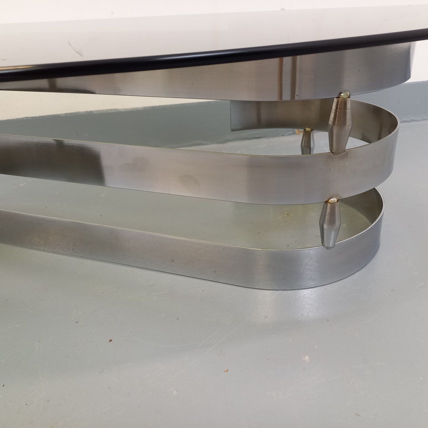 Meubels Space Age Ovale Salontafel in Gerookt Glas en Verchroomd Metaal photo