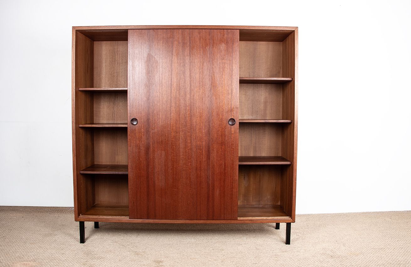 photo furniture Bibliothèque/meuble de rangement fermé en teck danois par Børge Mogensen pour Karl Andersson & Söner, 1960.