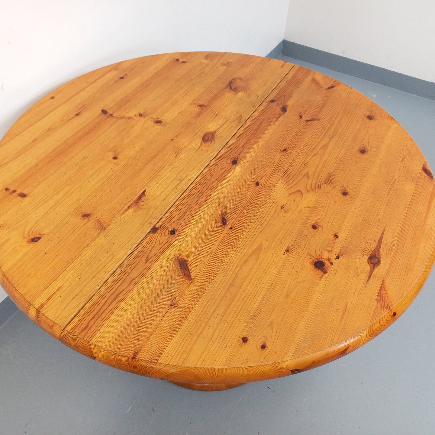 Round Table In The Style Of Rainer Daumiller, Made Of Pine, 2 photo vinterior