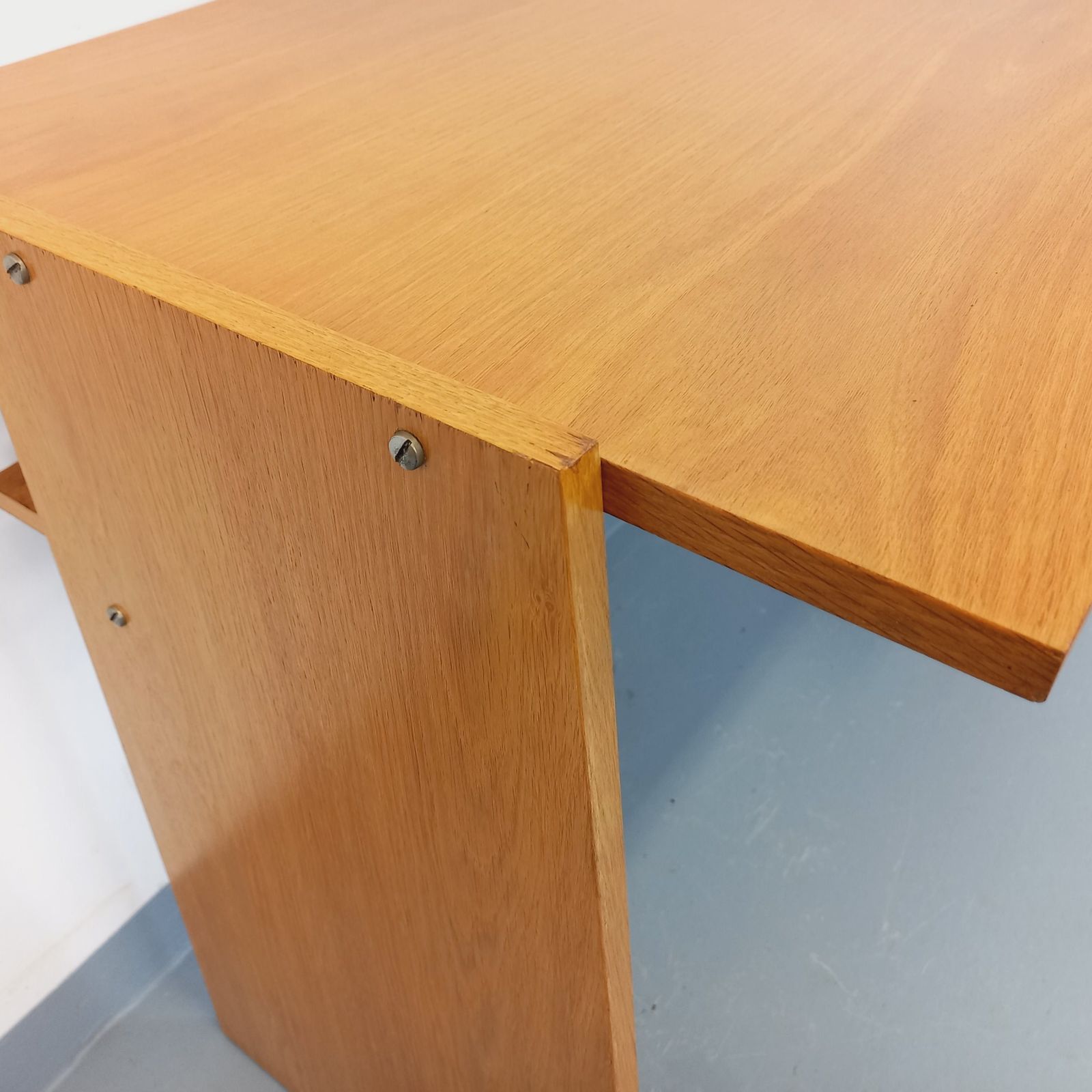 photo vintage Double Sided Desk With Trapezoidal Oak Legs