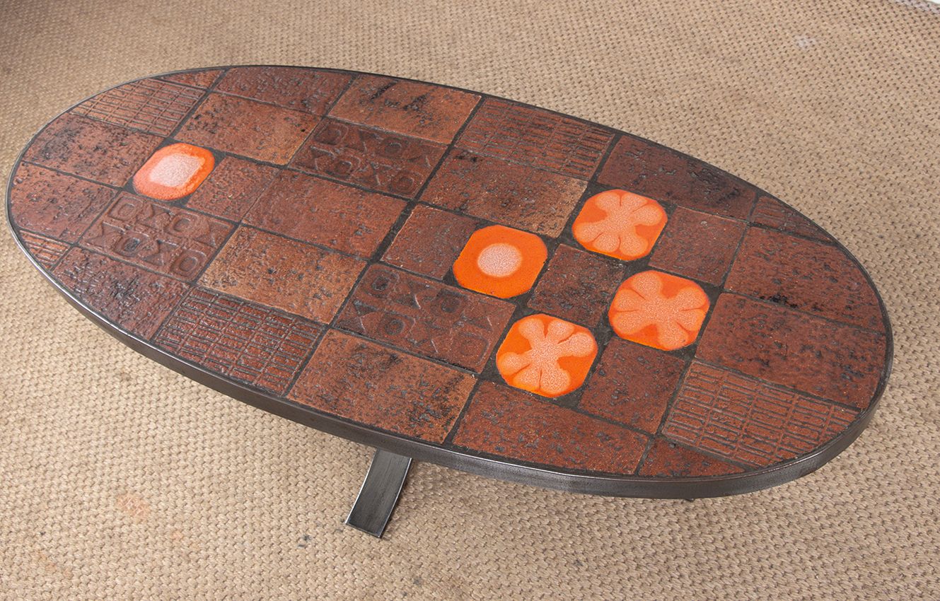 Table basse en pierre de lave, céramique et acier, par Jean Jaffeux, 1960.