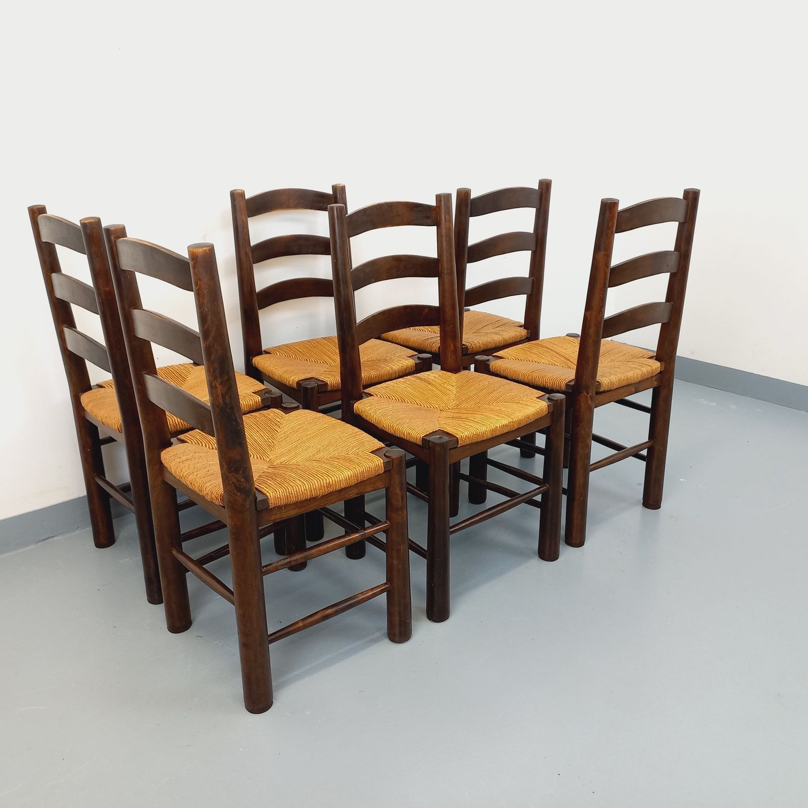 6 Brutalistische stoelen van Georges Robert in hout en stro photo 3297.0