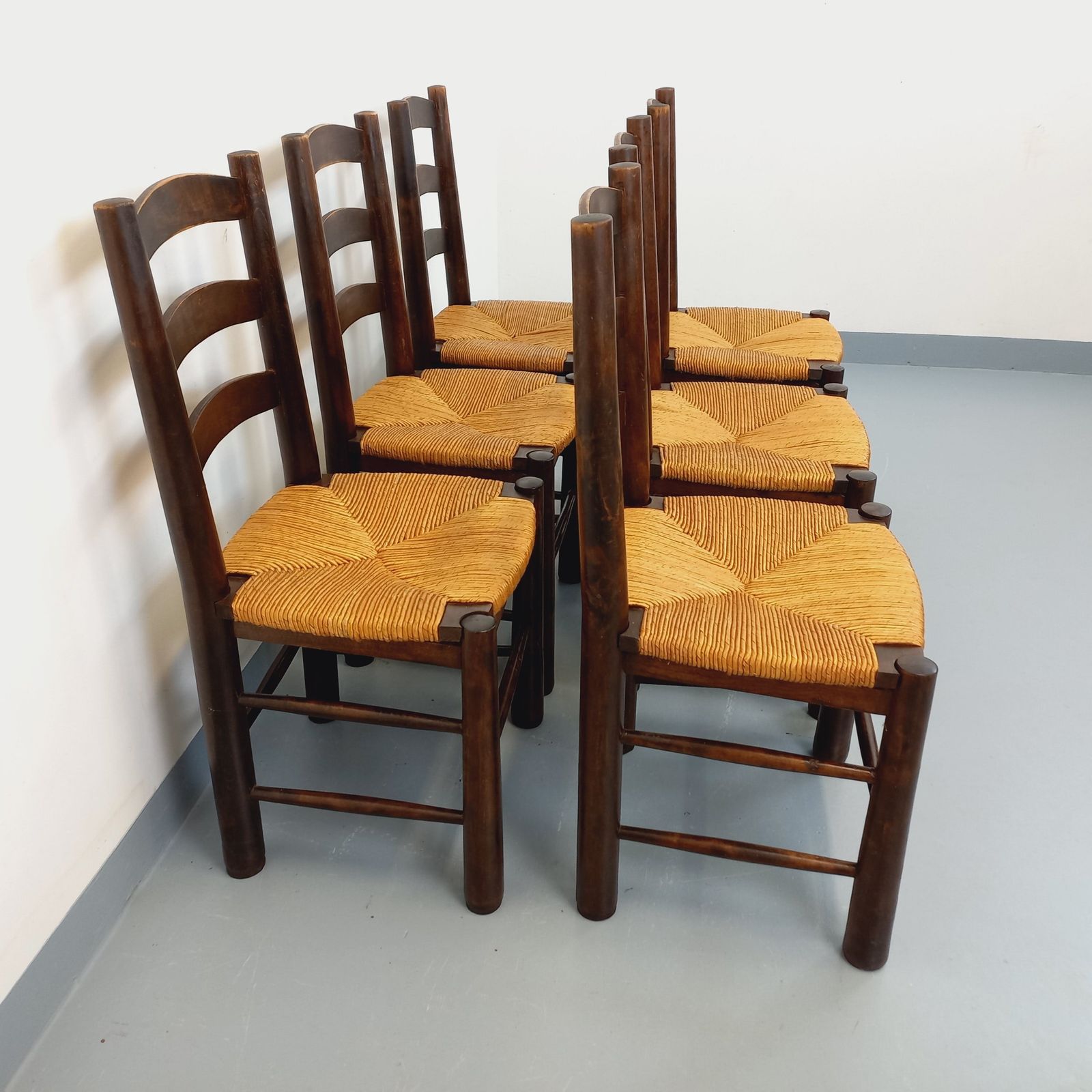 photo for sale 6 Brutalistische stoelen van Georges Robert in hout en stro