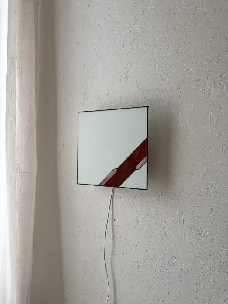 Architectonische glas-in-lood wandlamp met getextureerd glas photo vintage