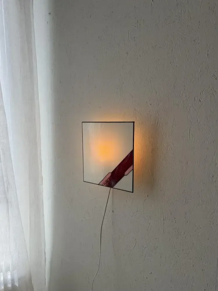 Verlichting Architectonische glas-in-lood wandlamp met getextureerd glas photo