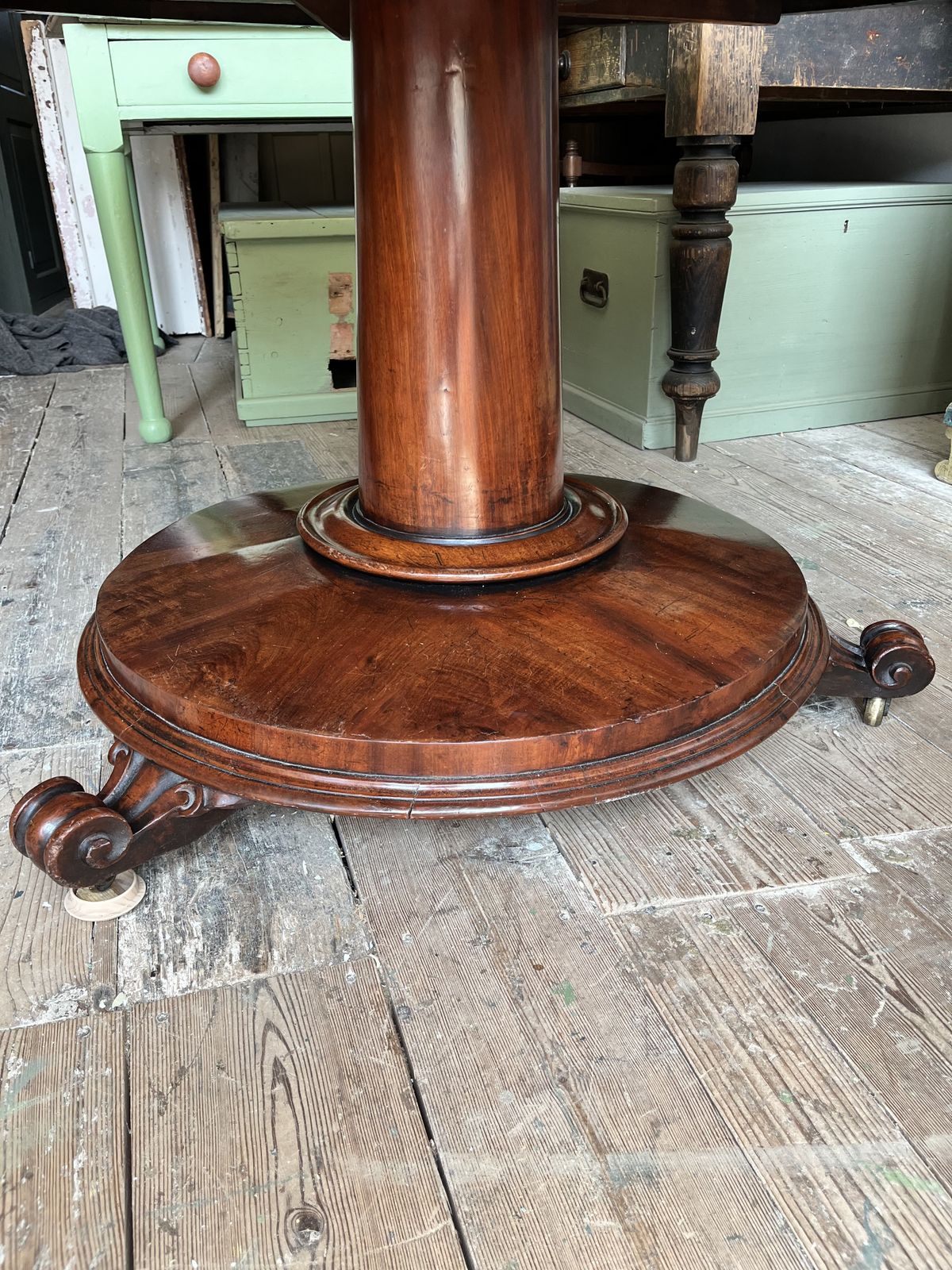 Early Victorian Circular Mahogany Tilt Top Dining Table photo for sale