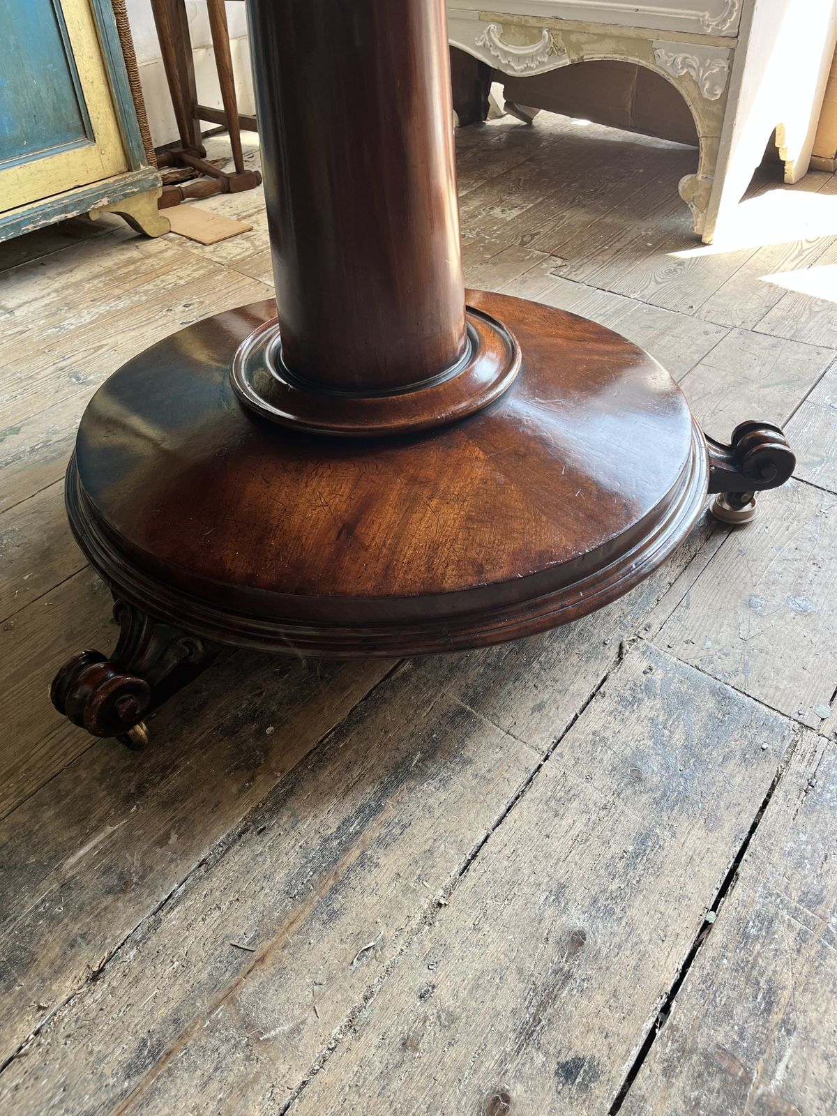 Early Victorian Circular Mahogany Tilt Top Dining Table photo vinterior