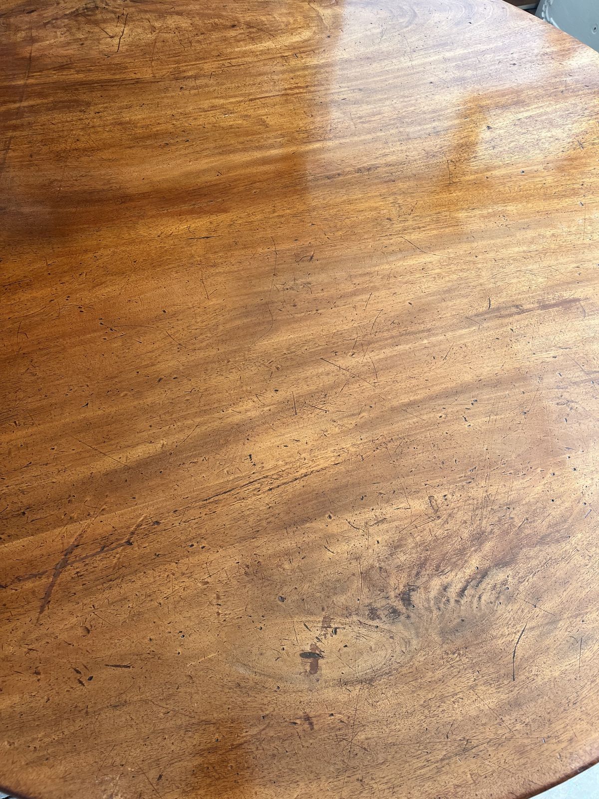 photo furniture Early Victorian Circular Mahogany Tilt Top Dining Table