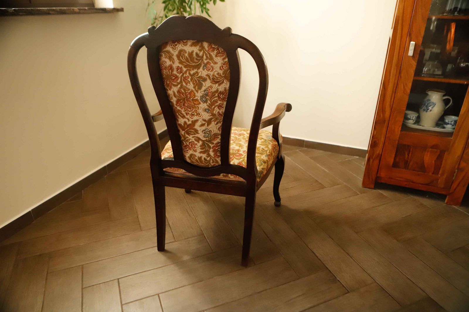 Antieke Queen Anne Revival Carver Fauteuil met Bloemen Tapijtbekleding photo 546.0
