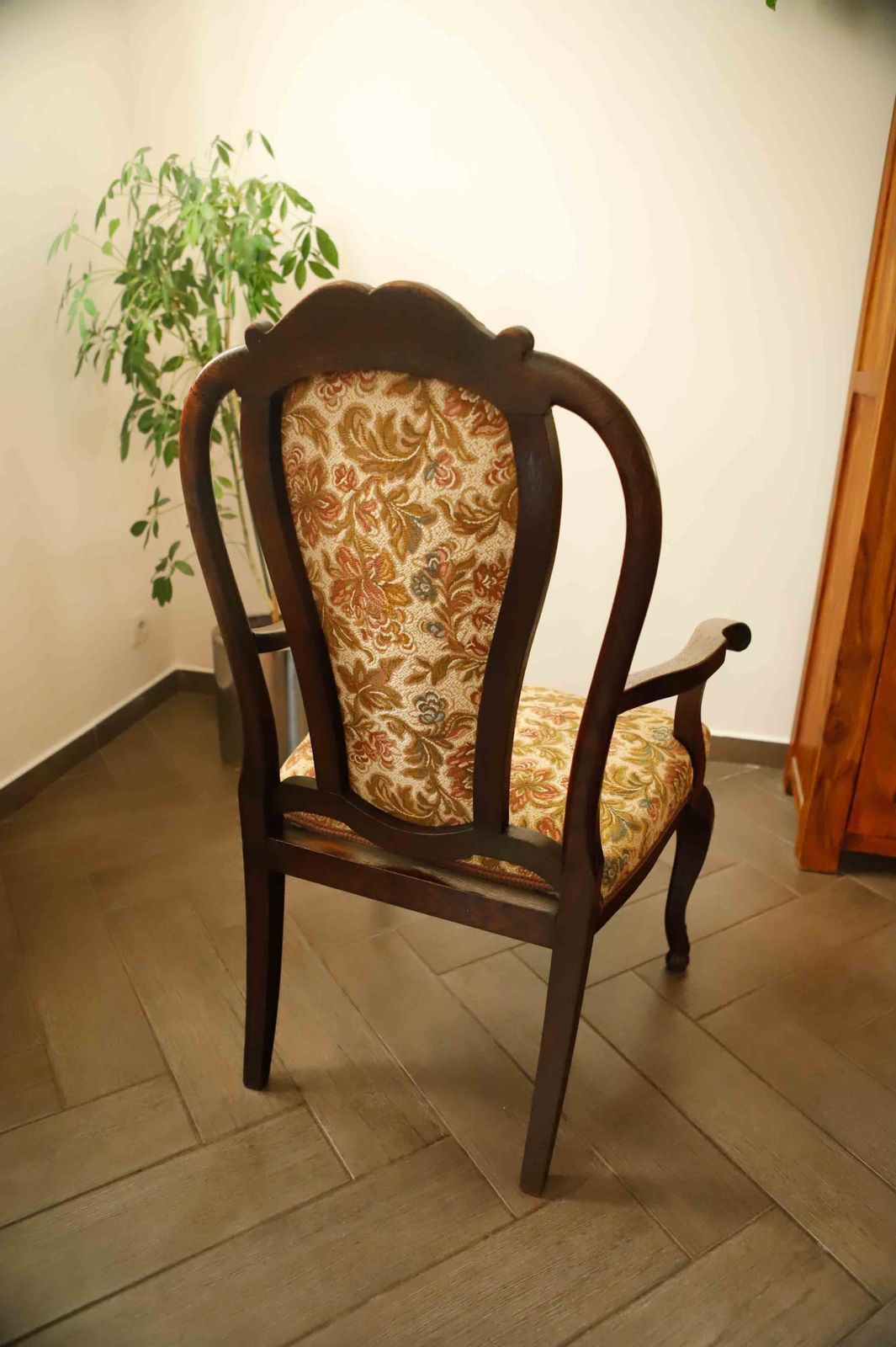 Antieke Queen Anne Revival Carver Fauteuil met Bloemen Tapijtbekleding photo vintage