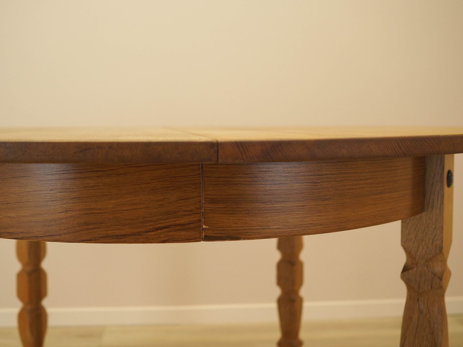 Ronde eettafel, Deens design, ca. jaren 1960, ontwerper: Henning Kjærnulf photo buy