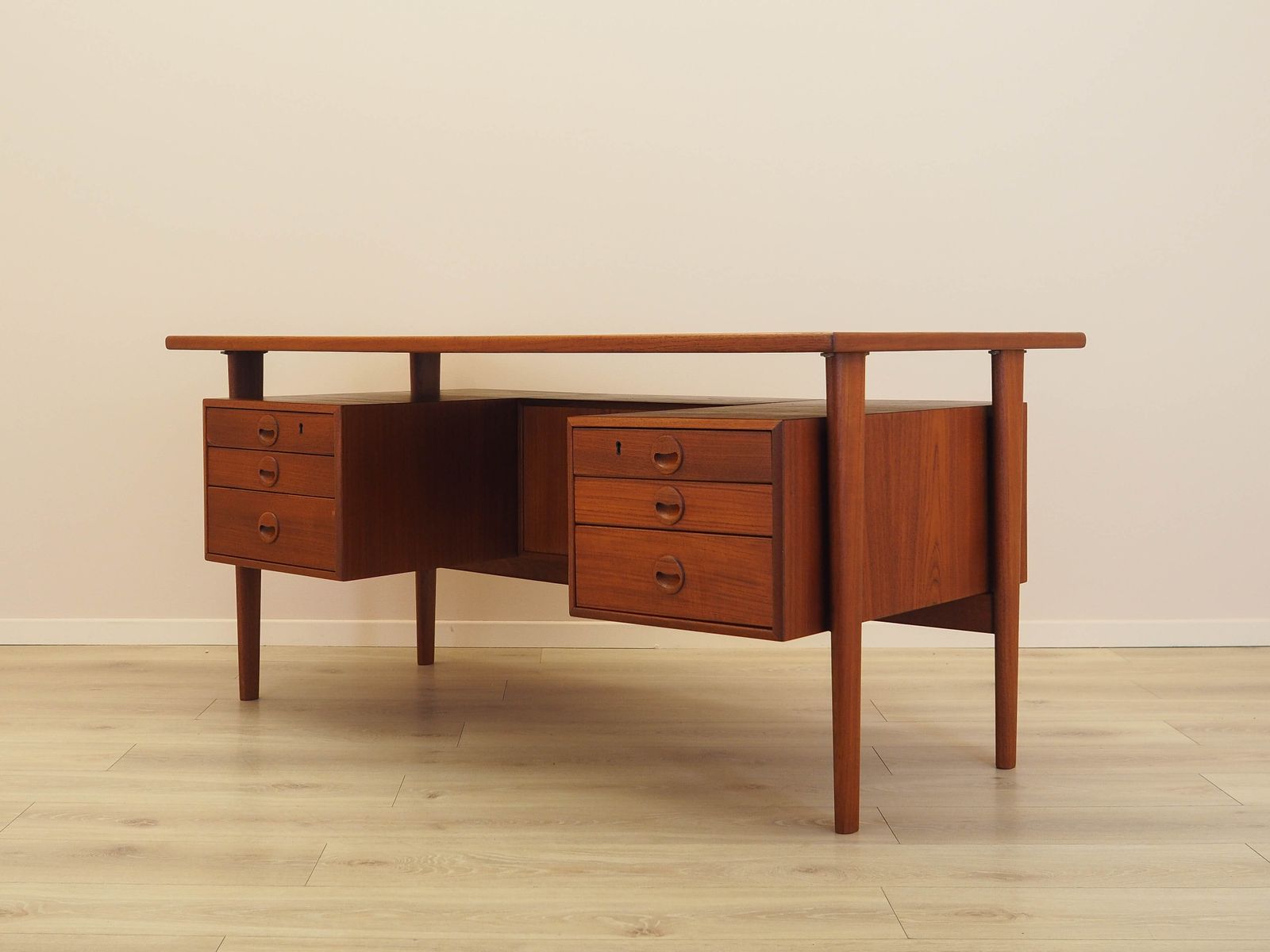 Teakhouten bureau, Deens design, jaren 1970, ontwerper: Kai Kristiansen photo Meubels