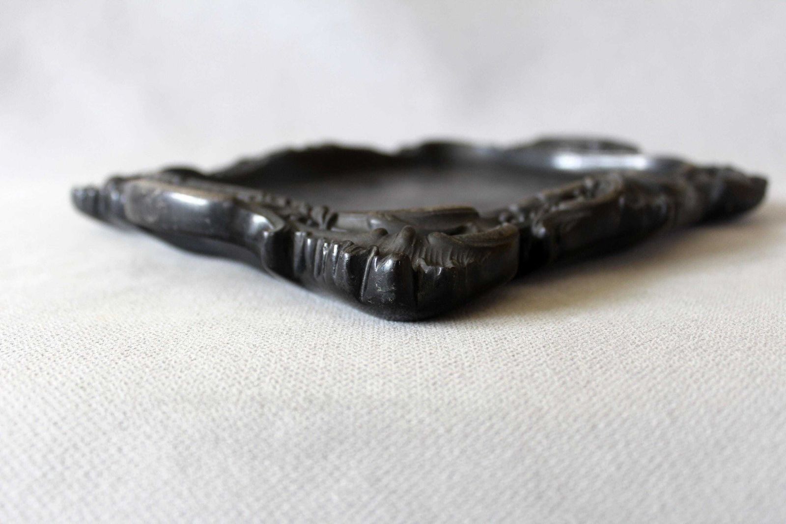 Woonaccessoires Antiek houten dienblad, geperst hout, Frans Napoleon Regency-stijl bureaubakje, kaartenbakje, dienblad, bureauorganizer, kaartenbakje, toilettafelblad photo