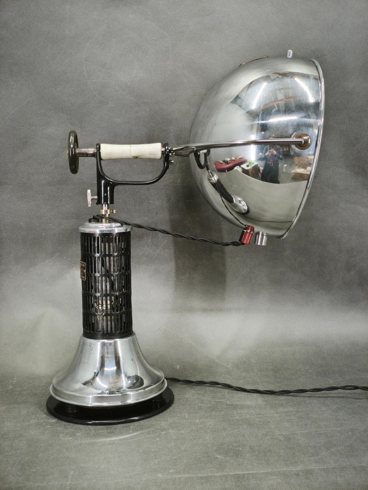 Bauhaus Hanau Quartz Chrome Verstelbare Tafellamp uit de jaren 1930, Duitsland photo Verlichting