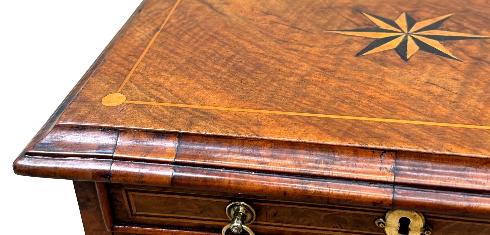 Rare miniature commode en noyer, début du XVIIIe siècle (Angleterre, vers 1720) photo buy